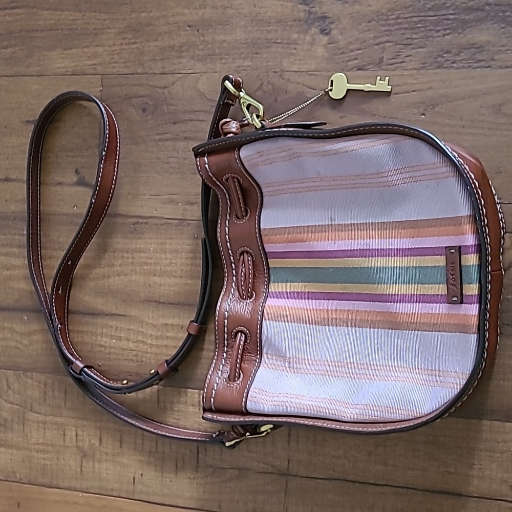 Fossil bucket bag